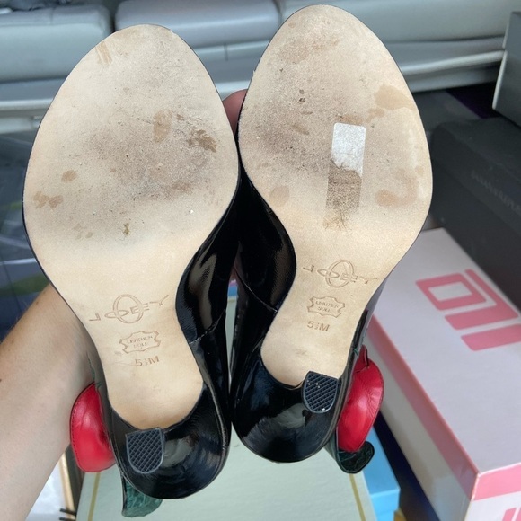 Joey size 5.5 black heels with rose detail - Picture 3 of 6
